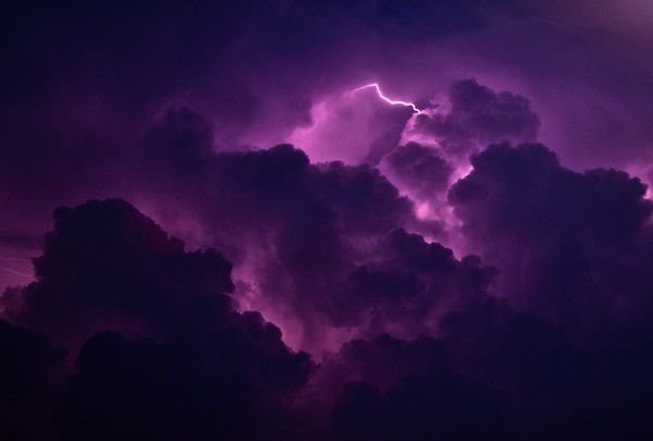 Темно фиолетовое небо