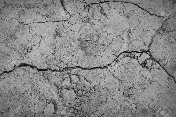 Бетонная стена с трещеннаями