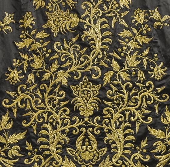 Ткань с золотой вышивкой