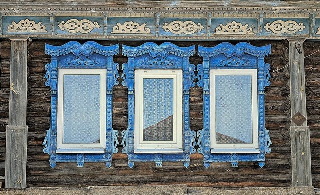 Дом с наличниками