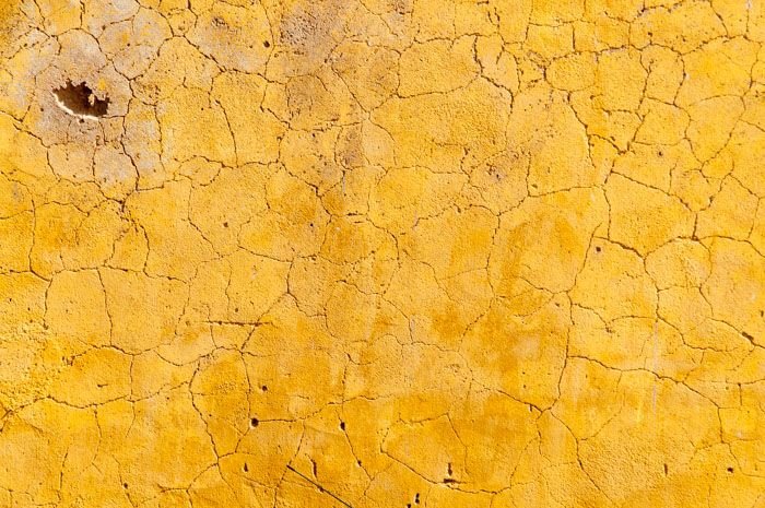 Желтая штукатурка