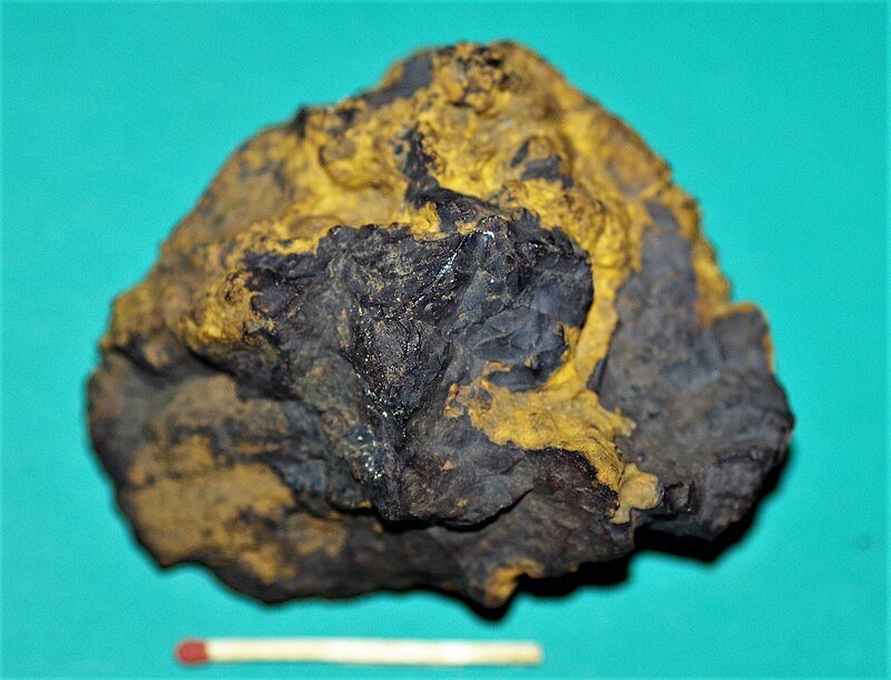 Болотная руда лимонит