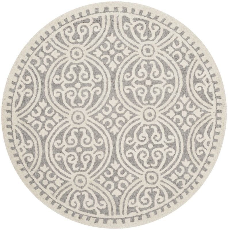 Круглый ковер с орнаментом