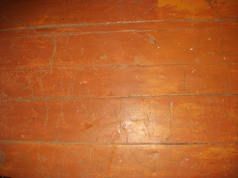 Оранжевый деревянный пол