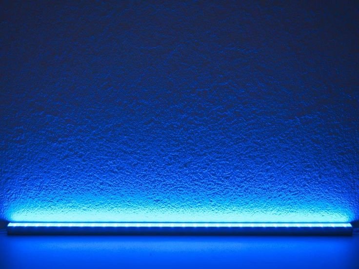 Голубая неоновая подсветка