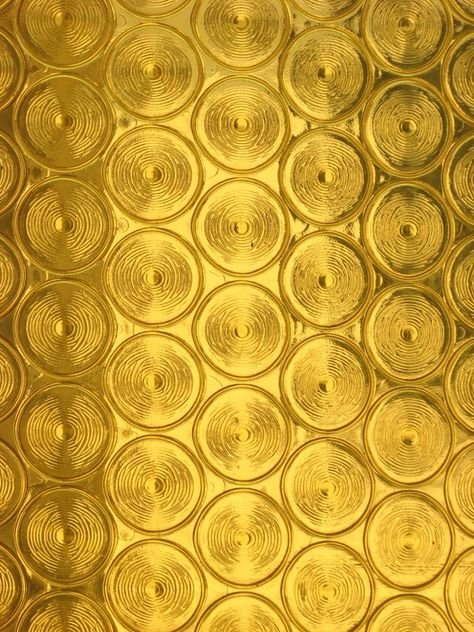 Желтое стекло