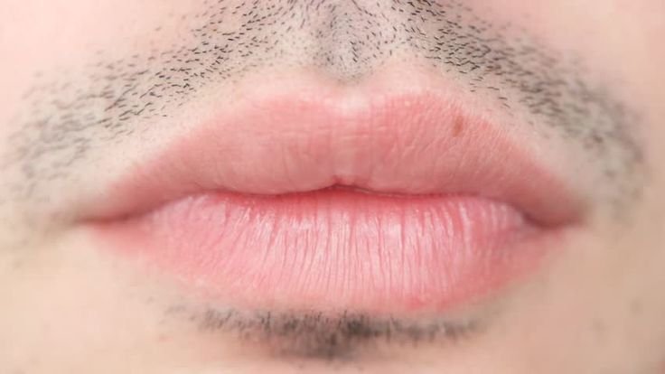 Губы мужские