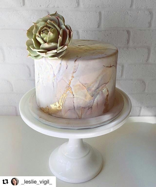 Мраморный декор торта