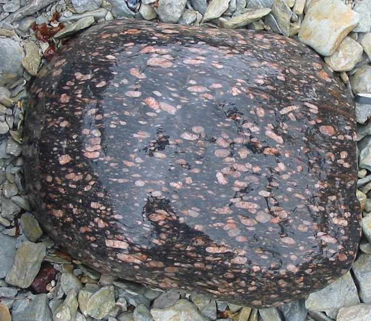 Гнейс камень