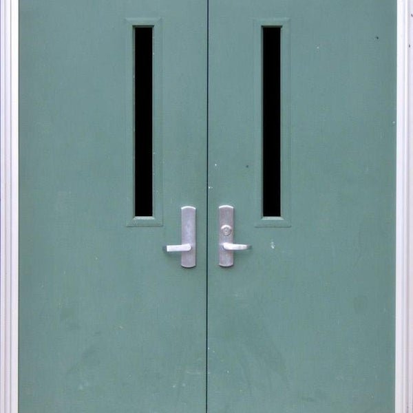 Двойная металлическая дверь