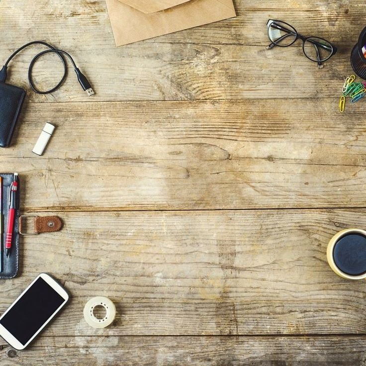 Деревянный стол вид сверху