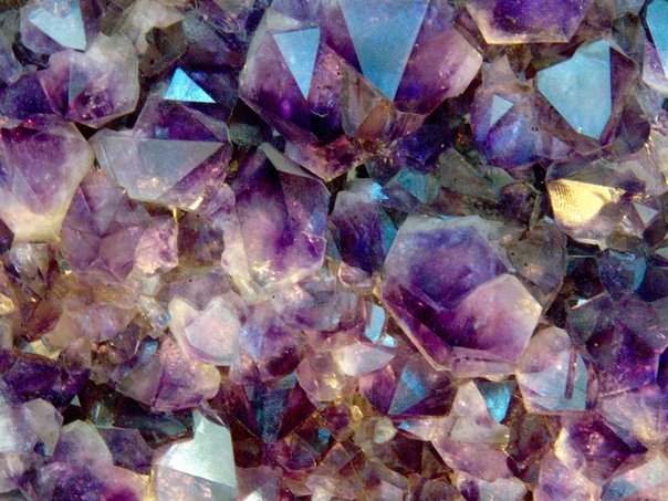 Аметист брекчиевый (аметист)