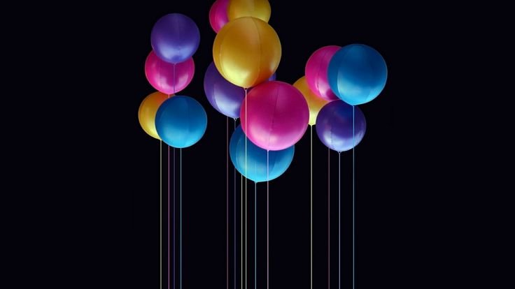 Цветные шары на черном фоне