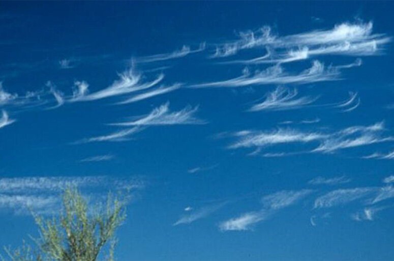 Небо с перистыми облаками