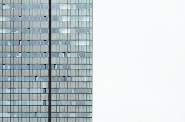 Стеклянная стена небоскреба
