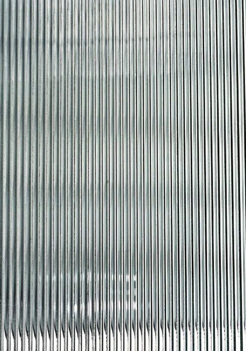 Стекло в полоску рифленое