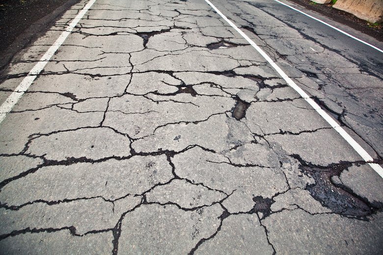 Разбитый асфальт