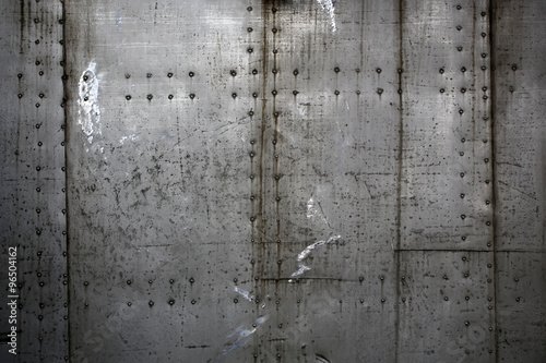 Металлический лист с заклепками