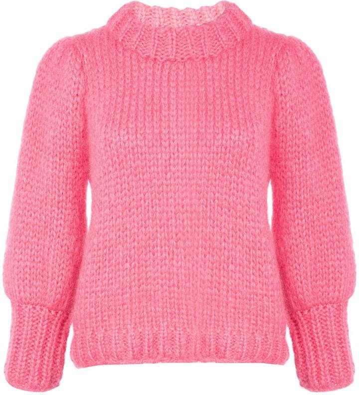 Розовый свитер
