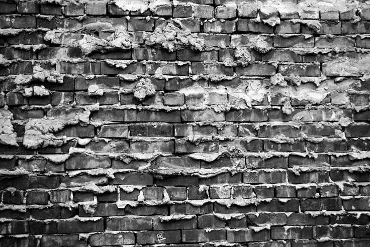 Серая кирпичная стена