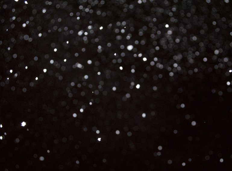 Блики на черном фоне