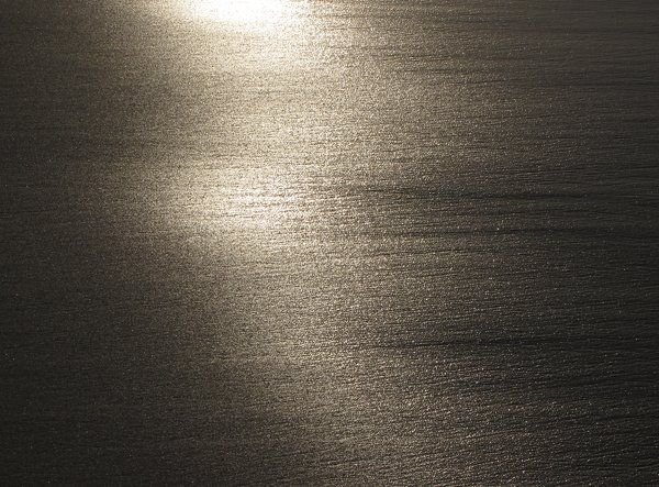 Черная лакированная поверхность