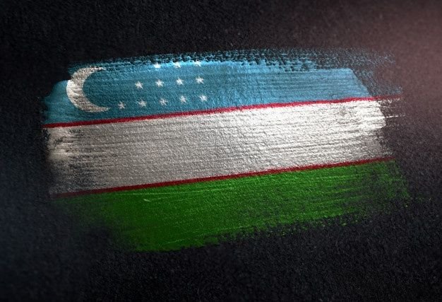 Флаг Узбекистана на черном фоне