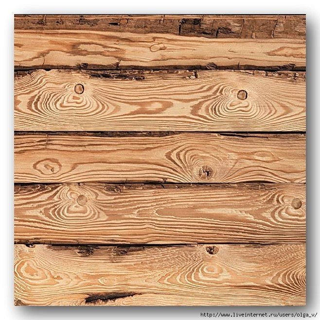 Брашированная доска на стене