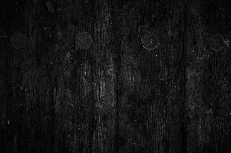 Темное дерево