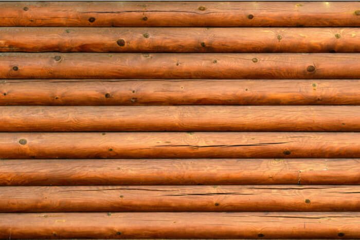 Бревенчатая стена