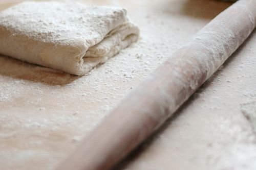Фото приготовления слоеного теста