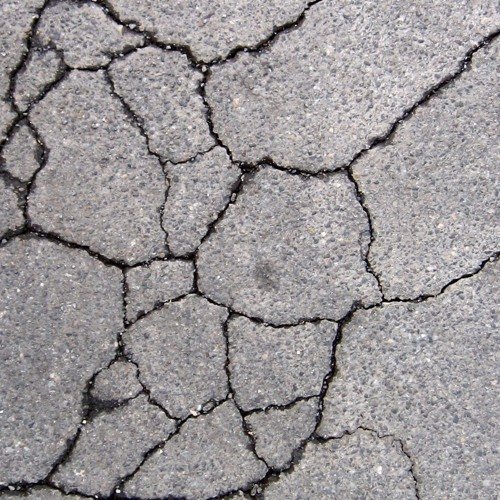 Трещины на асфальте