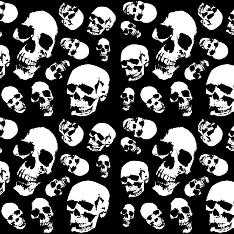 Череп на черном фоне