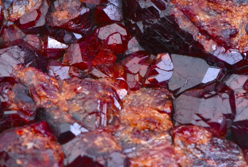 Пироп альмандин