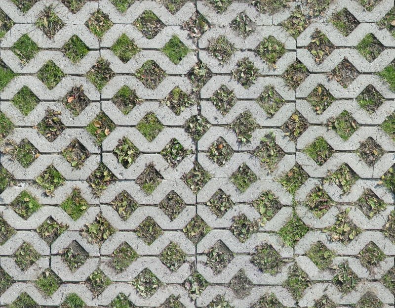 Текстура тротуарной плитки с травой