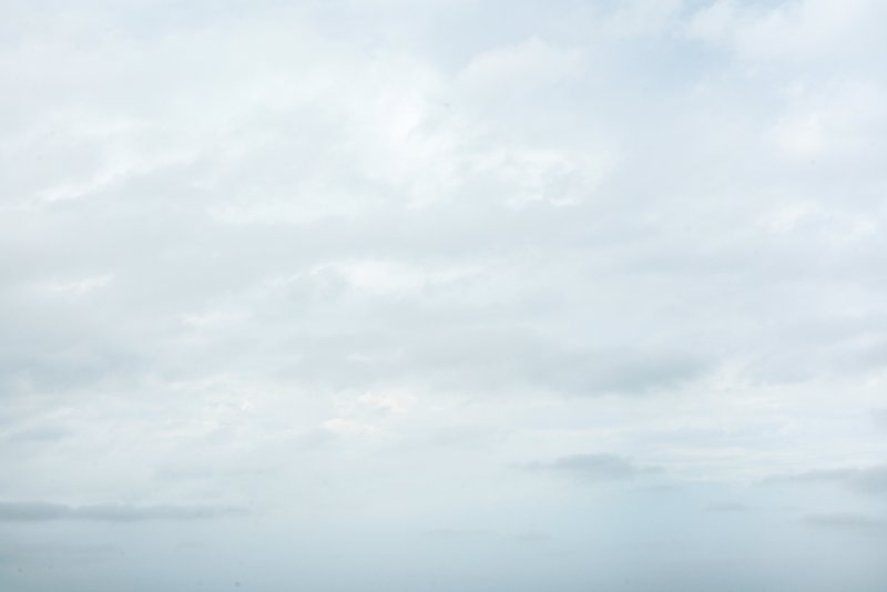 Светло серое небо