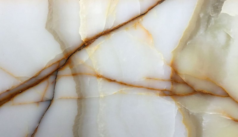 Оникс с прожилками