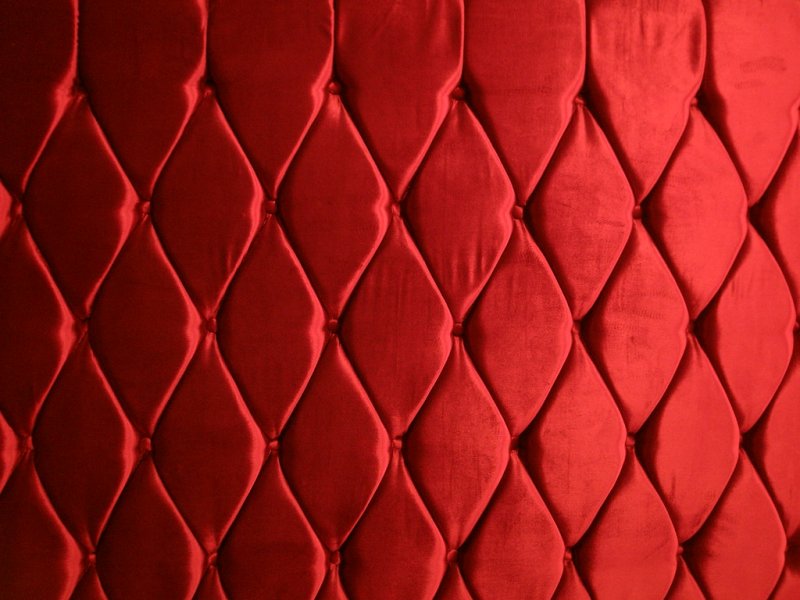 Красная ткань для подушек