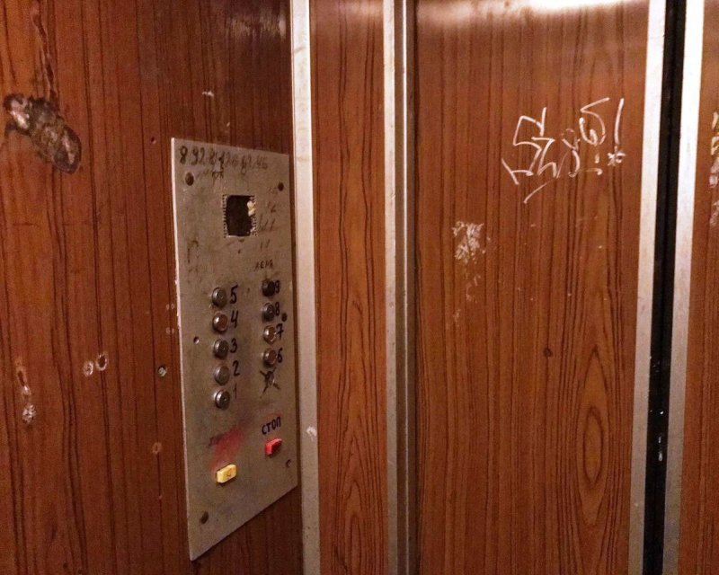 Старый лифт кабина 2000
