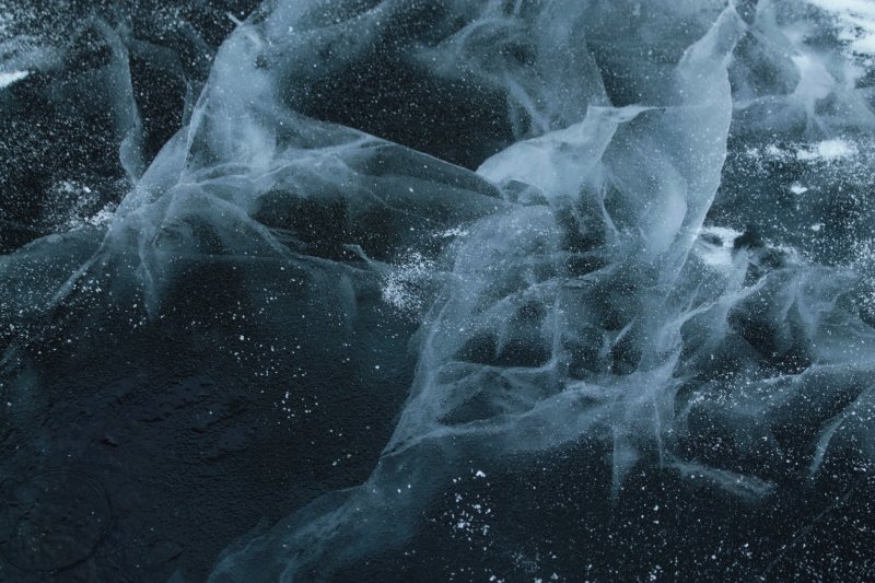 Замерзшее озеро