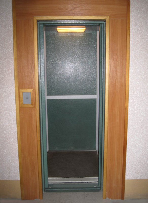 Грузовой лифт 1958 года кабина