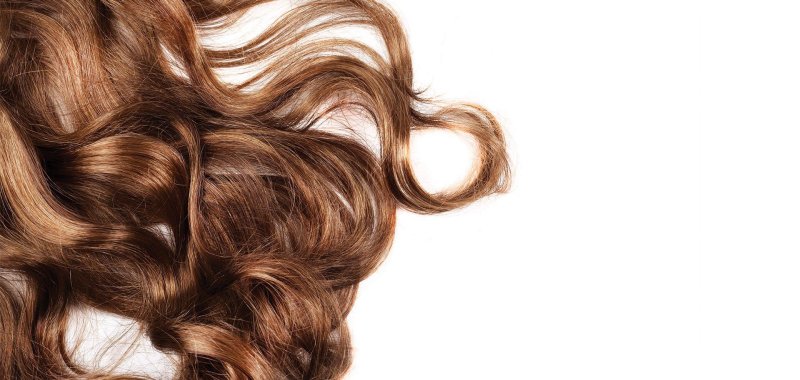 Красивые волосы на белом фоне