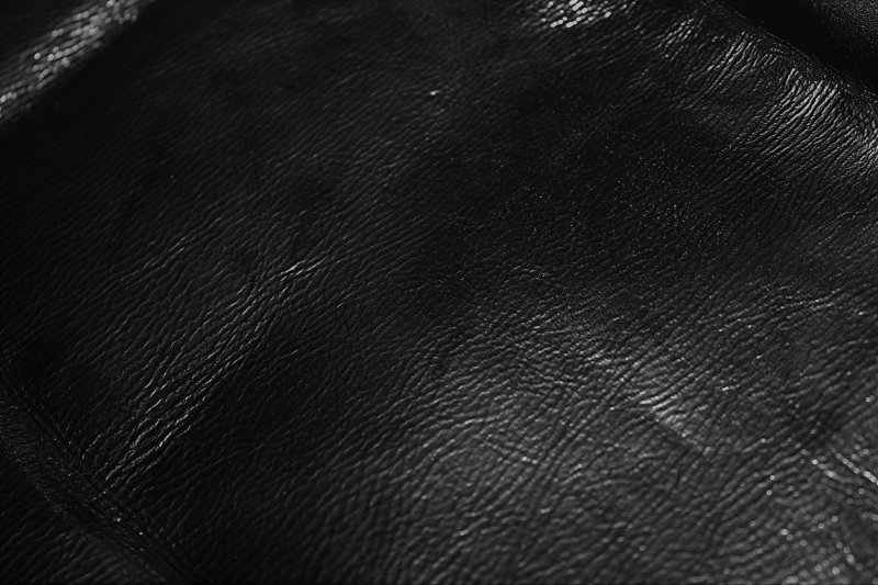 Черная лакированная кожа