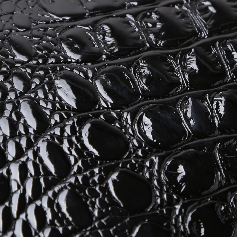 Кожа крокодила черная