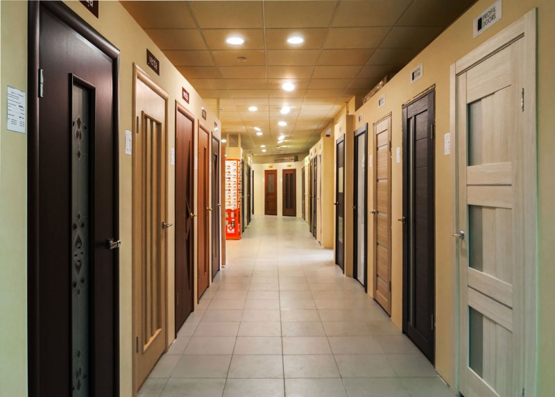 Входные двери выставочный зал