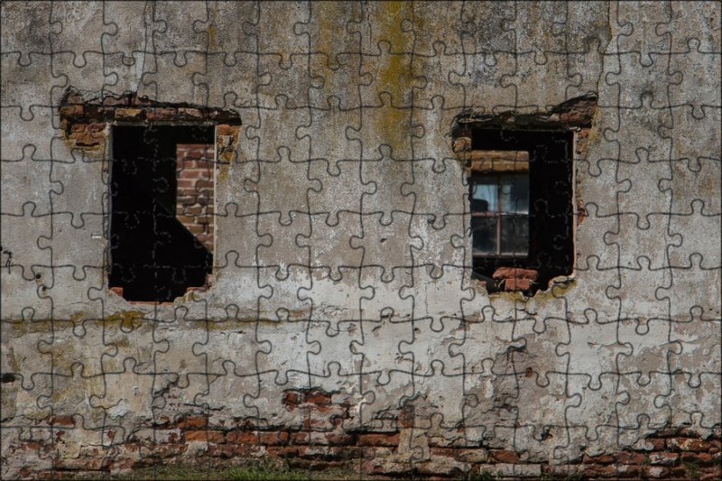 Заброшенный дом стена