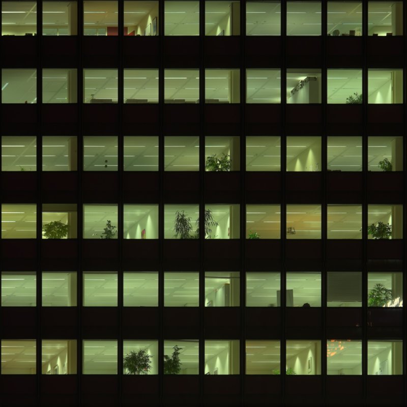 Ночной фасад здания текстура