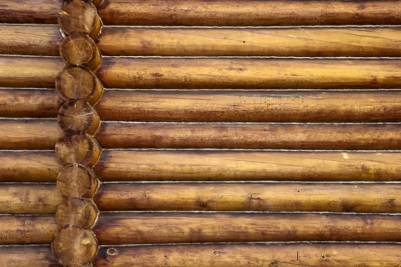 Бревенчатая стена