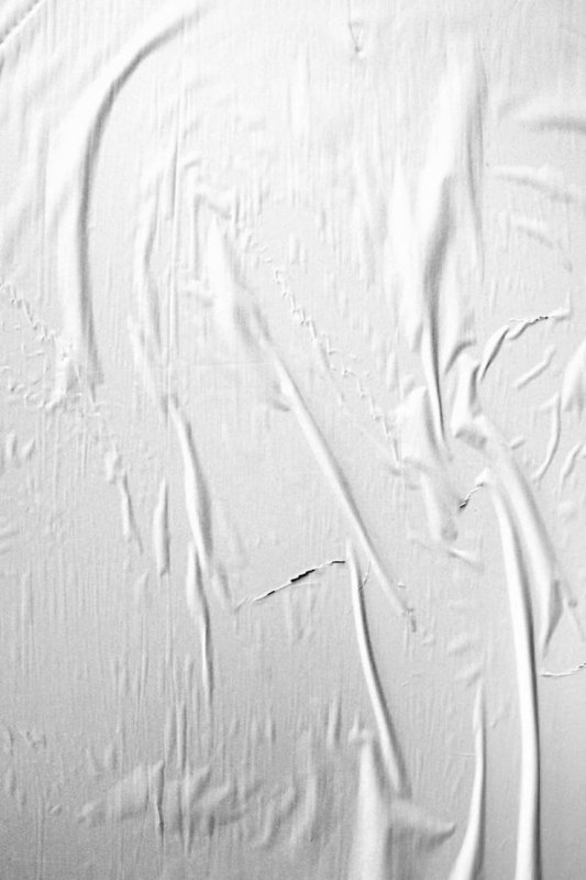 Мятая мокрая бумага