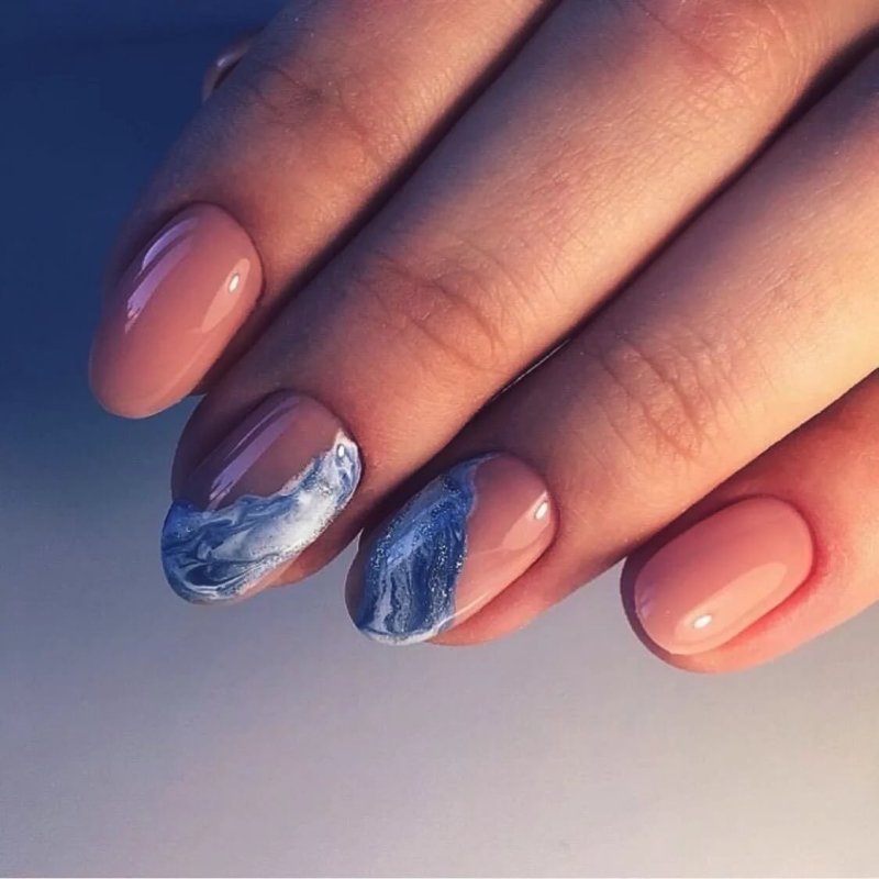 Маникюр на короткие ногти волны